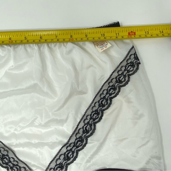 Vintage Union Made White Black Lace Trim Panties - Picture 5 of 7